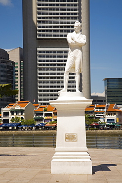 Sir Stamford Raffles statue at Raffles Landing Site on North Boat Quay of River, with skyscraper of downtown Central Business District beyond, Singapore, Southeast Asia, Asia