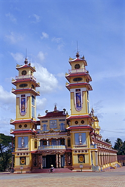 Cao Dai  temple, synthesis of three religions, Confucianism, Taoism, and Buddhism since 1926, near Ho Chi Minh City (formerly Saigon), Vietnam, Indochina, Southeast Asia, Asia