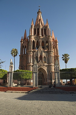 La Parroquia, church notable for its fantastic Neo-Gothic exterior, San Miguel de Allende (San Miguel), Guanajuato State, Mexico, North America