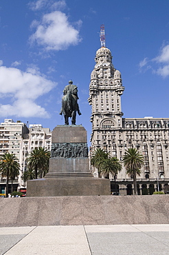 Palacio Salvo, on east side of Plaza Independencia (Independence Square), Montevideo, Uruguay, South America