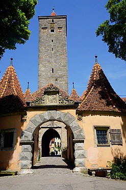 The Castle Gate (Burg Tor) in the walls of Rothenburg ob der Tauber, Romantic Road, Franconia, Bavaria, Germany, Europe