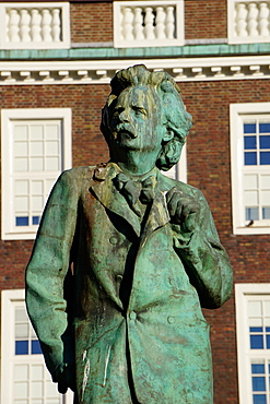 Statue of composer Edvard Grieg, Bergen, Hordaland, Norway, Scandinavia, Europe