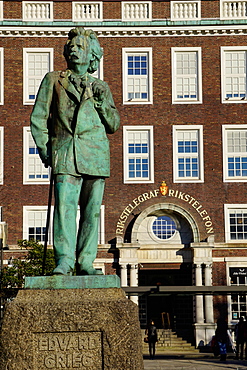 Statue of composer Edvard Grieg, Bergen, Hordaland, Norway, Scandinavia, Europe