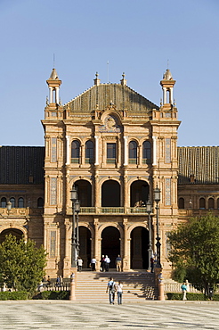 Plaza de Espana erected for the 1929 Exposition, Parque de Maria Luisa, Seville, Andalusia (Andalucia), Spain, Europe