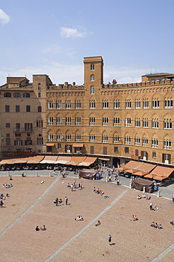 View of the Piazza del Campo from the Palazzo Pubblico, Siena, UNESCO World Heritage Site, Tuscany, Italy, Europe