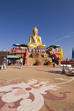 Huge golden Buddha on the banks of the Mekong River at Sop Ruak, Thailand, Southeast Asia, Asia