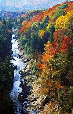 Ottauquechee River, Quechee Gorge, Quechee National Park, Vermont USA