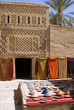 Medina and crafts, Tozeur, Tunisia, North Africa, Africa