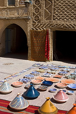 Medina and crafts, Tozeur, Tunisia, North Africa, Africa