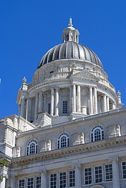 The Dome of the Port of Liverpool Building, one of the Three Graces, riverfront, Liverpool, Merseyside, England, United Kingdom, Europe