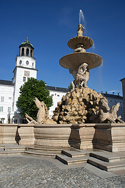 Residenzbrunnen (Residence Fountain), Altstadt, UNESCO World Heritage Site, Salzburg, Austria, Europe