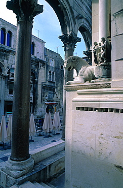 Croatia, Dalmatia, Dalmatian Coast, Split, The Cathedral Porche And Colonnade, Venetian Lion Sculpture