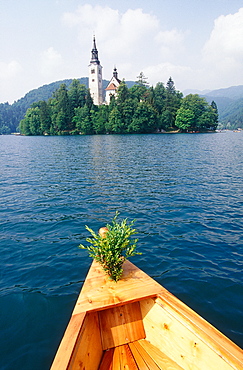 Slovenia, The Julian Alps, Bled Lake (Alt 501m), Going To The Church Of Vows On An Island With A Pletna Gondola (Motor Boats Are Forbidden)