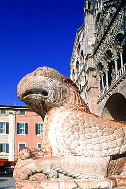 Italy, Emilia Romagna, Ferrara, Scupture Of An Eagle At Cathedral (Duomo) Entrance