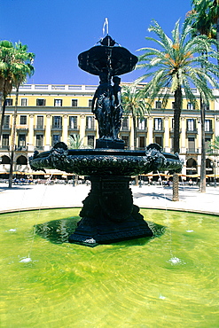 Spain, Catalonia, Barcelona, Plaza Real (Royal Square) And Fountain