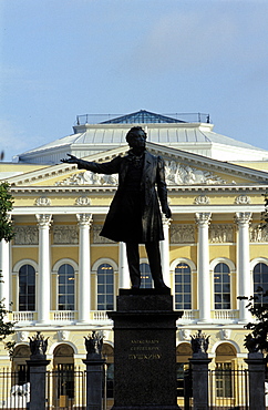 Russia, Saint Petersburg, Michaelovsky Palace (Russian Museum) And Pushkin Statue 