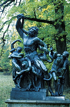 Russia, St Petersburg, Chinese Pavilion Of Catherine, Statue In The The Park 