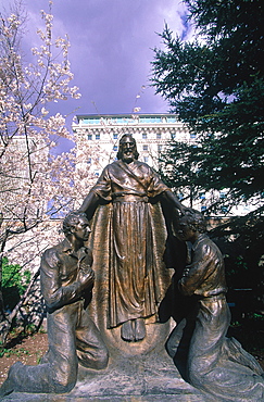 Usa, Utah, Salt Lake City, The Mormon Temple Park At Spring, Statue Of Prophet Joseph Smith Blessing Believers