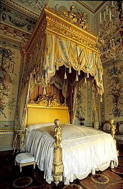 Russia, St-Petersburg, Pedrovorets, Peterhof Palace, Peters Bedroom And Favourite Bed