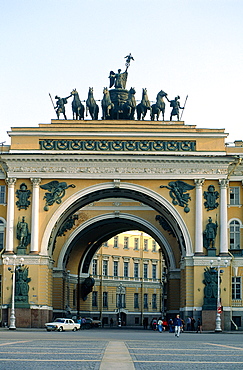 Russia, St-Petersburg, Palace Square And Triumph Arch