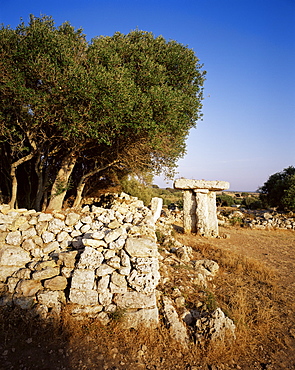 Taula de Torre Trencada, prehistoric, neolithic remains of Talayotic culture, Menorca (Minorca), Balearic Islands, Spain, Mediterranean, Europe