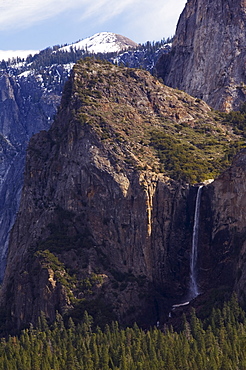 Bridal Veil Falls and Half Dome Peak in Yosemite Valley, Yosemite National Park, UNESCO World Heritage Site, California, United States of America, North America