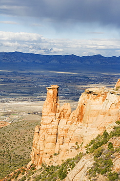 Plateau and canyon country rising 2000 feet above the Grand Valley of the Colorado River, part of the Great Colorado Plateau, Colorado National Monument, Colorado, United States of America, North America