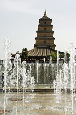 Watershow at the Big Goose Pagoda Park, Tang Dynasty built in 652 by Emperor Gaozong, Xian City, Shaanxi Province, China, Asia