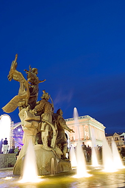 Statue of the brothers and sister who founded Kiev, Maidan Nezalezhnosti (Independence Square), Kiev, Ukraine, Europe