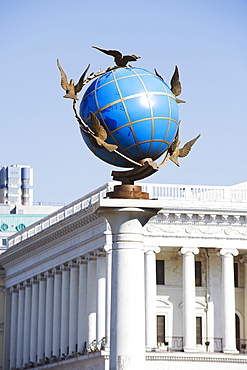 Satue of a blue globe with doves of peace, Maidan Nezalezhnosti (Independence Square), Kiev, Ukraine, Europe