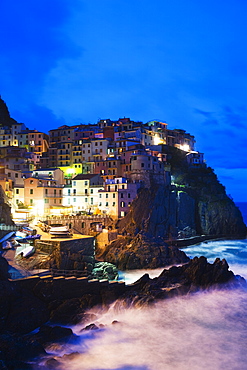 Clifftop village of Manarola, Cinque Terre, UNESCO World Heritage Site, Liguria, Italy, Europe