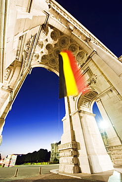 Arcade du Cinquantenaire, arch built in 1880 to celebrate 50 years of Belgian independence, illuminated at night, Brussels, Belgium, Europe