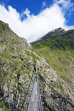 Triftbruke (Trift Bridge), Canton of Bern, Switzerland, Europe