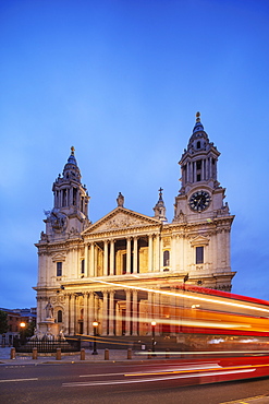 St. Paul's Cathedral and a London bus, London, England, United Kingdom, Europe