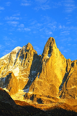 Aiguille Verte, 4122m, and Les Drus (Aiguille du Dru) 3754m, Chamonix, Haute Savoie, French Alps, France, Europe