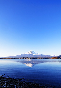 Mount Fuji, 3776m, UNESCO World Heritage Site, and Kawaguchiko lake, Yamanashi Prefecture, Honshu, Japan, Asia