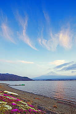 Mount Fuji, 3776m, UNESCO World Heritage Site, and Kawaguchiko lake, Yamanashi Prefecture, Honshu, Japan, Asia