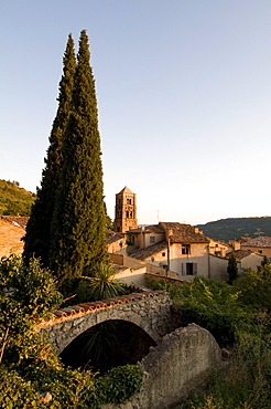 Moustiers-Sainte-Marie, Alpes-de-Haute-Provence, Provence, France, Europe