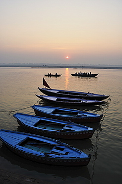 River Ganges (Ganga) at sunrise, Varanasi (Benares), Uttar Pradesh, India, Asia