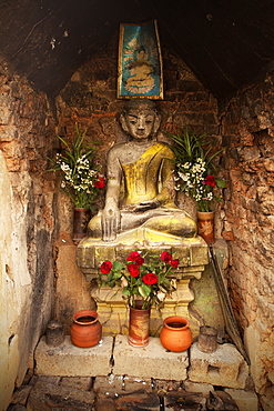 Buddhist shrine, Nyaungshwe, Inle Lake, Shan State, Myanmar (Burma), Asia