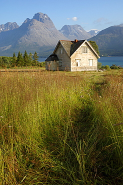 Traditional house, Lyngfjellan, Lyngen Alps, near Tromso, Norway, Scandinavia, Europe