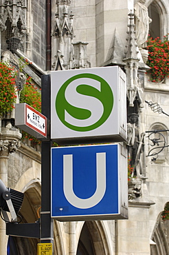 Sign for the S-Bahn and U-Bahn (suburban and underground public transport railways), Munich, Bavaria (Bayern), Germany, Europe