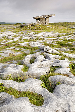 Poulnabrone Dolmen Portal Megalithic Tomb, The Burren, County Clare, Munster, Republic of Ireland (Eire), Europe