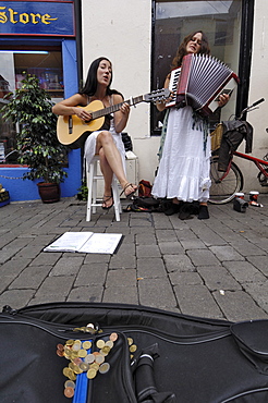 Buskers, Galway, County Galway, Connacht, Republic of Ireland, Europe