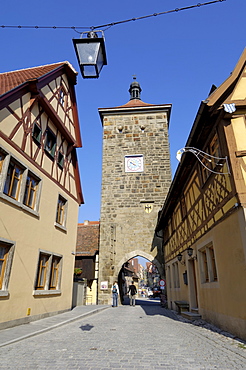 Spitalgasse looking towards the Siebersturm (Siebers Tower) and Plonlein (Little Square), Rothenburg ob der Tauber, Bavaria (Bayern), Germany, Europe