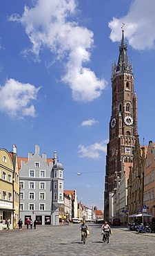 View looking towards the Basilica St. Martin, Altstadt, Landshut, Bavaria, Germany, Europe