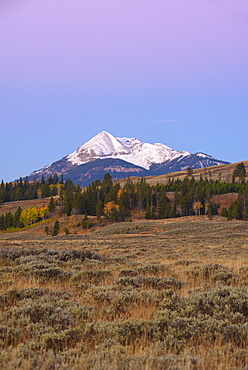 Dawn over the Gallatin Range and Swan Lake Flats, Yellowstone National Park, UNESCO World Heritage Site, Wyoming, United States of America, North America