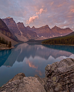 Moraine Lake at sunrise with pink clouds, Banff National Park, UNESCO World Heritage Site, Alberta, Rocky Mountains, Canada, North America