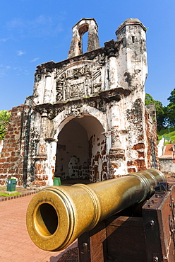 Cannon at Porta de Santiago, Melaka (Malacca), UNESCO World Heritage Site, Melaka State, Malaysia, Southeast Asia, Asia