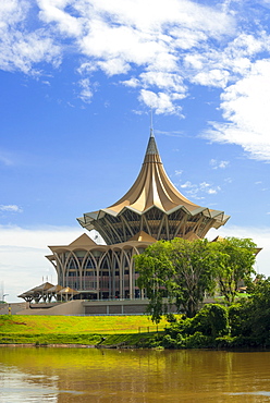 Dewan Undangan Negeri (DUN) Building, Sarawak River (Sungai Sarawak), Kuching, Sarawak, Malaysian Borneo, Malaysia, Southeast Asia, Asia